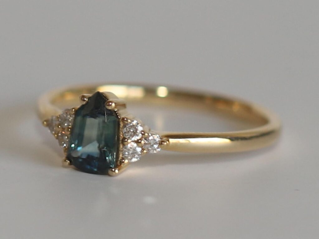 Chloe green-blue parti sapphire and diamond ring profile detail